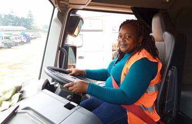 乌干达:车轮上的女人