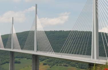 Millau Viaduct：L欧宝体育官方f68点topafargeholcim水泥和混凝土为世界上最高的桥！