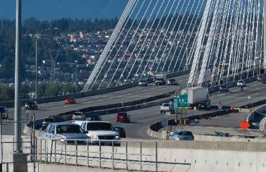 加拿大:多亏了破纪录的大桥，再也没有交通瓶颈了!