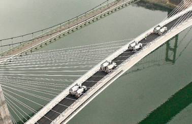 法国:Térénez桥，故事的世界首演